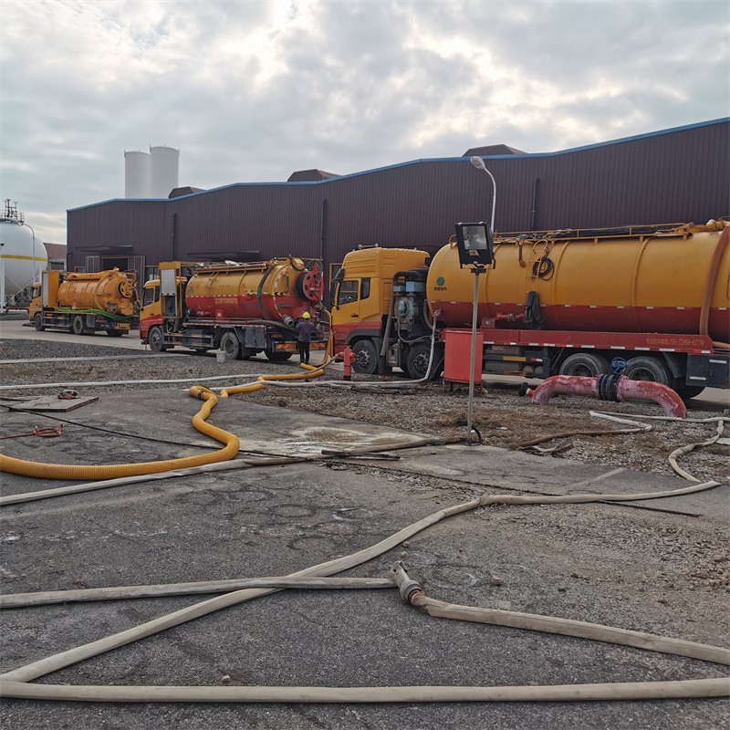 新竹镇污水池清理