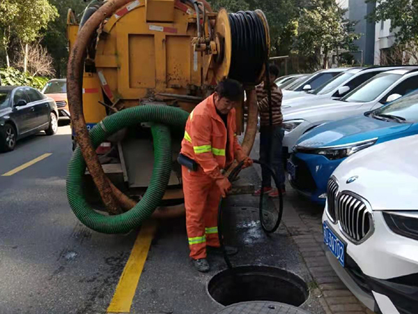 新竹镇排污管道清淤